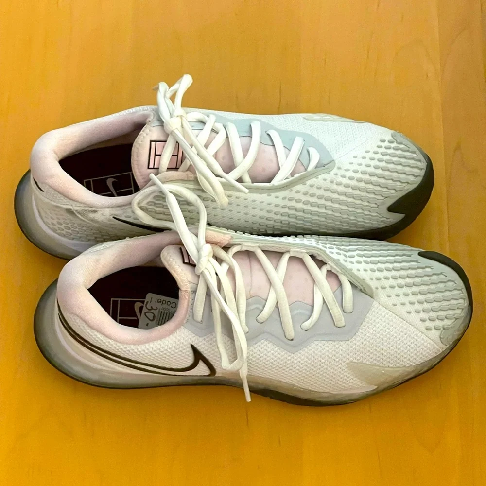 NWOT - NIKE AIR ZOOM VAPOR CAGE 4 HC ATHLETIC SHOES - Picture 2 of 4